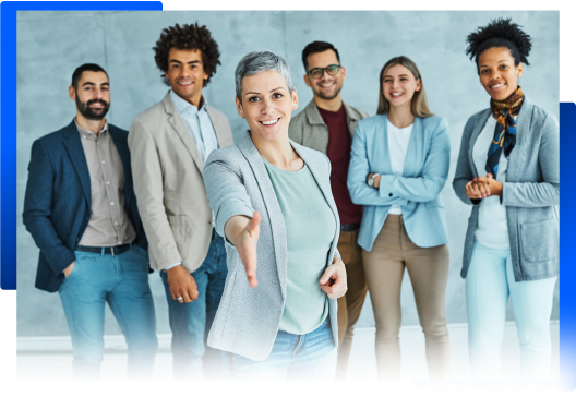 Team von DeinConsultant reicht die Hand zur Zusammenarbeit